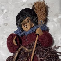Баба Яга стара кукла, жена  с  метла, снимка 1 - Декорация за дома - 40932534