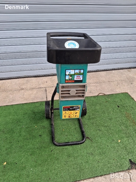 Самопридърпваща  дробилка за клони Bosch, снимка 1