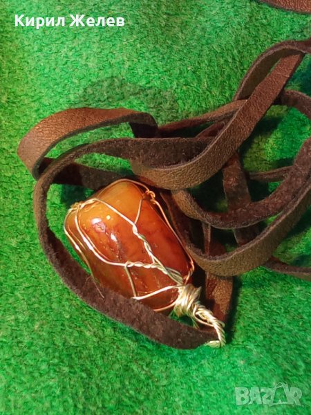 КРАСИВ ВИНТИДЖ - АРТ МЕДАЛЬОН НАТУРАЛЕН КАМЪК КАРНЕОЛ с ШНУРЧЕ от ВЕЛУР 21231, снимка 1