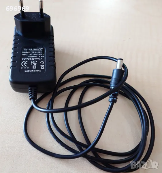 ЗАРЯДНО УСТРОЙСТВО  220 ВОЛТА 5V 2A, снимка 1