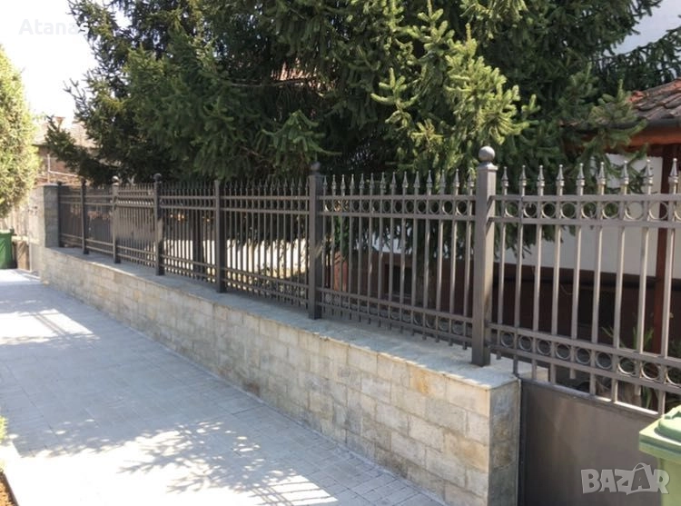 Метална масивна ограда от метални профили и орнаменти, снимка 1