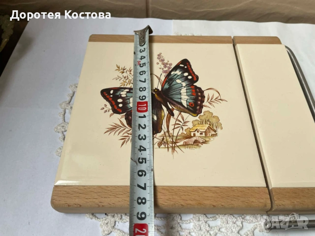 Красива дъска за сирена от Англия от дърво и керамична плочка с пеперуда, снимка 5 - Антикварни и старинни предмети - 53422535