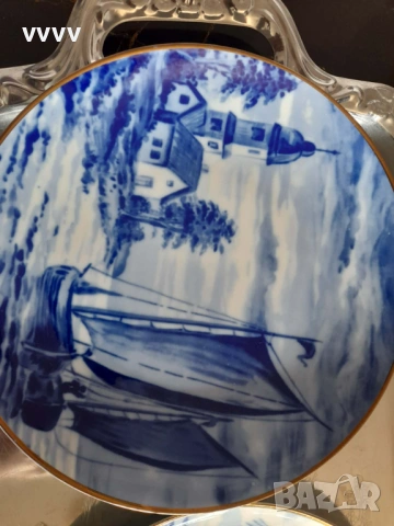 Две стар чинии порцелан, златен кант, маркирани 1764, снимка 4 - Чинии - 53131396