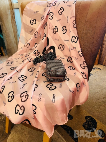 Уникален розов шал  Roberto Cavalli, снимка 3 - Шалове - 42497140