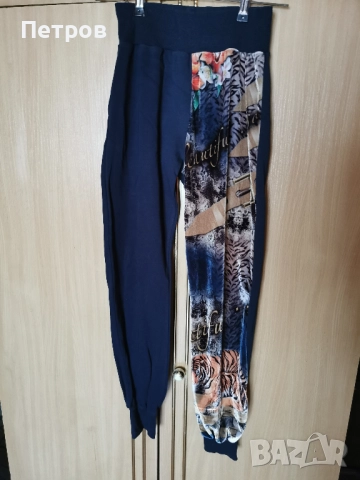 Дамско спортно долнище с различни крачоли.Много ефектно.В тъмно син основен цвят.Размер М., снимка 2 - Спортни екипи - 51495244