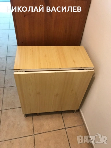 Разтегателно  бюро  / Повдига. се  от  двете  страни . Много  стабилно .