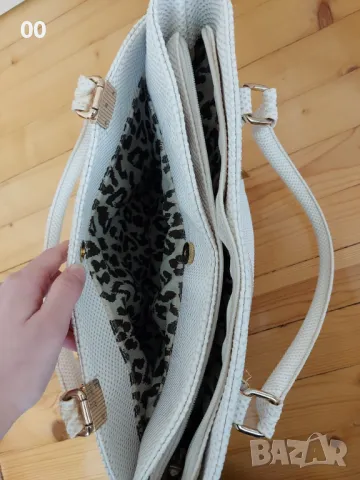 Дамска бяла чанта, снимка 6 - Чанти - 49421398