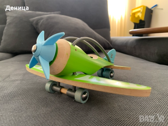 Детски дървен самолет Hape