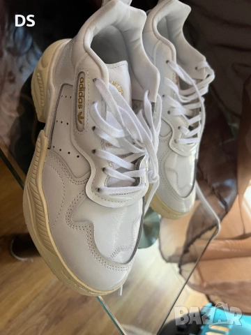 Дамски маратонки адидас, снимка 2 - Маратонки - 52275402