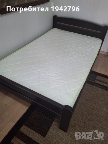 Легло - бук масив + матрак в идеално състояние, снимка 3 - Спални и легла - 53506752