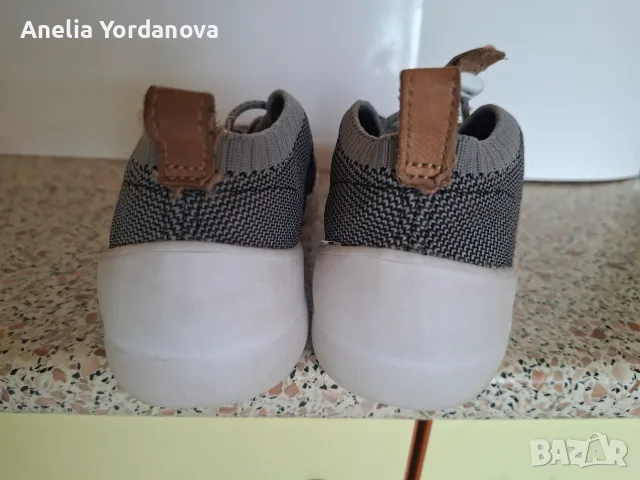 Сиви обувки Clarks, снимка 4 - Детски маратонки - 56221522