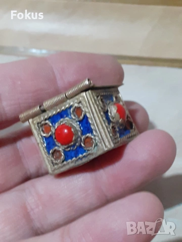 Красива малка кутийка с емайл, снимка 4 - Антикварни и старинни предмети - 53347423