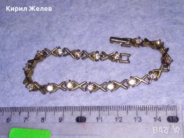 AVON СТАРА МАРКОВА ПОСРЕБРЕНА МОДНА МЕСИНГОВА АРТ ГРИВНА с ИСКРЯЩИ ФАСЕТИРАНИ КРИСТАЛИ 37059, снимка 6 - Гривни - 41389421