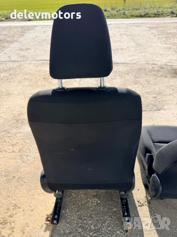 Предни седалки от Toyota Corolla 1.6i Valvematic Comfort, 132 ph., engine 1ZRV, 6 sp., 2015, euro 5B, снимка 6 - Аксесоари и консумативи - 53602592