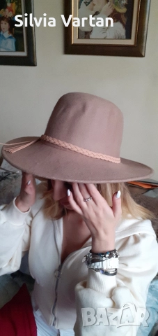 Дамска шапка капела, снимка 10 - Шапки - 52739454