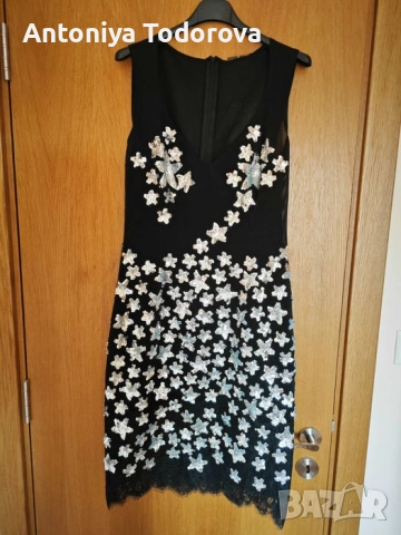 Черна рокля със сребристи цветчета
