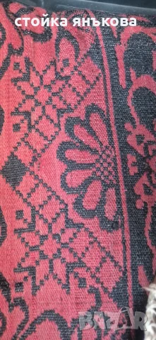 Продавам килим в черно и червено., снимка 3 - Килими - 51276324