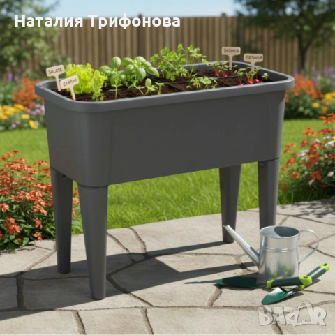 Сива оранжерийна маса с капак - здрава и практична