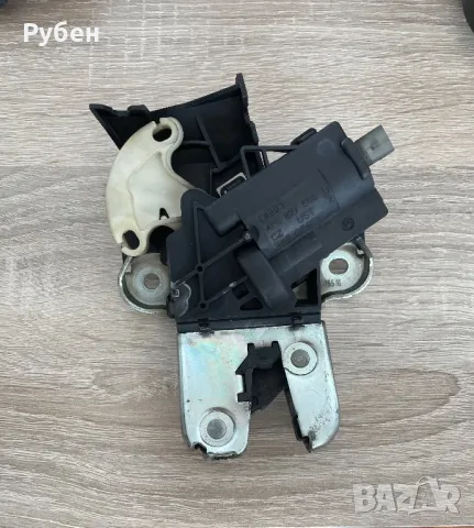 Брава за вратата на багажникът VW, снимка 2 - Части - 50198392