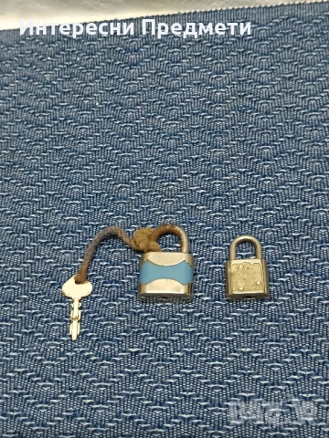 Две стари ретро катинарчета