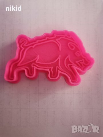 диво прасе дива свиня глиган пластмасов резец форма фондан тесто бисквитки, снимка 1 - Форми - 41946021