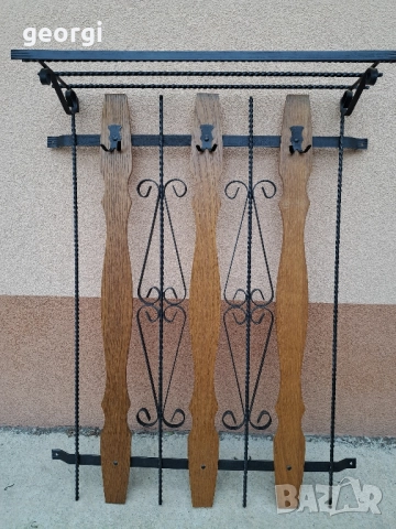 закачалка от ковано желязо и дърво