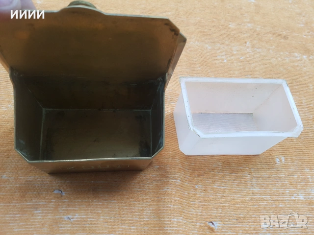 Бронзова кутия, снимка 4 - Антикварни и старинни предмети - 53474957