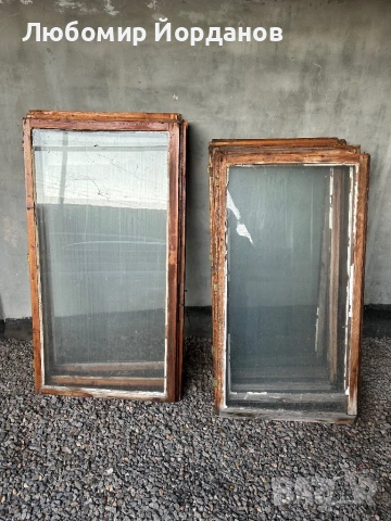 Дървена дограма – 8 бр., размери 140×80 и 130×70 см