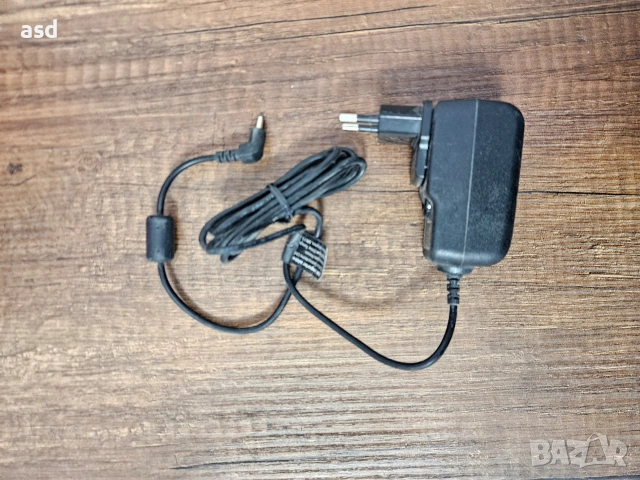 Зарядно устройство Leica Lino за литиево-йонни батерии, модел 960622 , снимка 3 - Други инструменти - 53446095