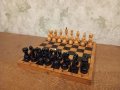 Шах с дървени фигури 