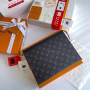 чанта Louis Vuitton Pochette Voyage, снимка 4