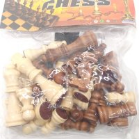 Игра на шах с дървени фигури, снимка 1 - Шах и табла - 42008962