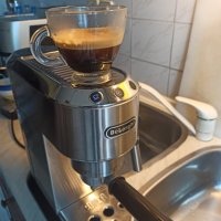 Кафемашина Делонги с ръкохватка с крема диск, декалцирана, работи перфектно и прави хубаво кафе , снимка 3 - Кафемашини - 40275174
