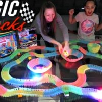 Детски комплект от гъвкава светеща писта и кола  Magic Tracks с 5 LED светлини 220 части , снимка 4 - Коли, камиони, мотори, писти - 41763032