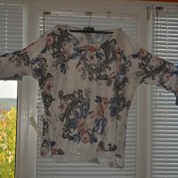 Пролетно - есенна бяла блуза на розови цветя, снимка 1 - Блузи с дълъг ръкав и пуловери - 42246037