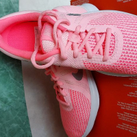 Нови оригинални дамски маратонки Nike , снимка 2 - Маратонки - 36403690