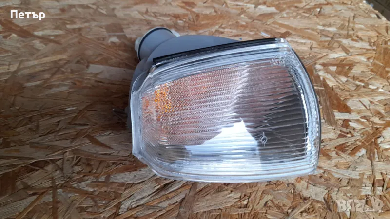 Чисто нов бял мигач (ляв, преден) за Renault 19 (1992–1995) – с фасунка, снимка 1