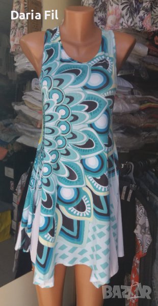 Бяла рокля с щампа в синьо-жълто-черно цветове и камъчета по нея, снимка 1