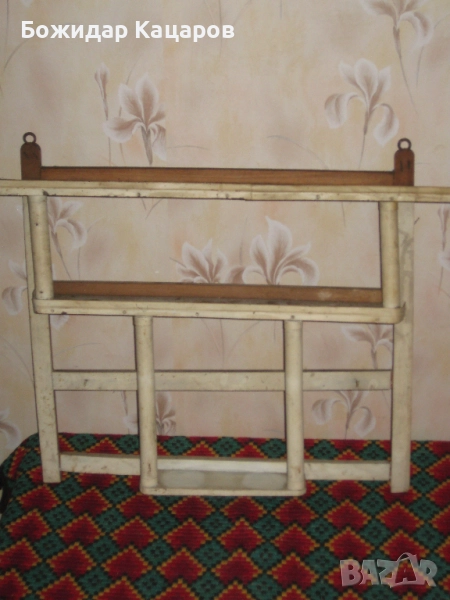 Стара дървена поставка, за порцеланови буркани. Цена 37 лева(18.92 €). Пращам по Еконт., снимка 1