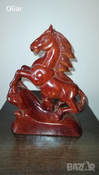 Много красива статуетка на кон от дърво., снимка 1