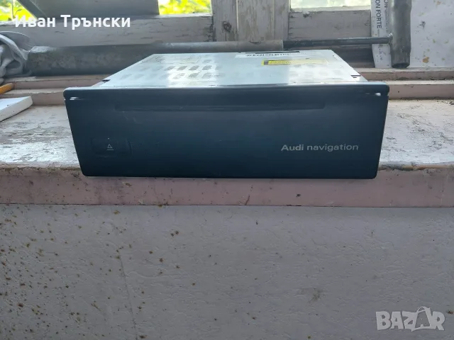 Оригинален навигационен модул от багажника за Audi A4 B7 / B6 (CD Navigation), снимка 2 - Части - 55731348
