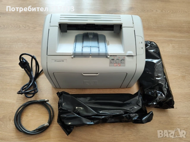 Принтер HP LaserJet 1018 с 3 броя тонер касети