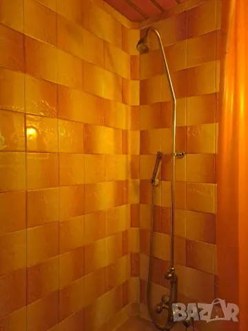 Стоящ душ с батерия смесител и подвижен душ за баня