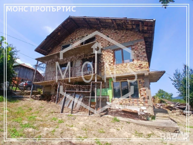 Двуетажна къща с  двор и  панорамна гледка в гр. Априлци, кв. "Острец"., снимка 3 - Къщи - 50909303