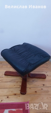 Ретро кожена табуретка с дървени крака. Кожата няма скъсано. Отлично състояние. , снимка 8 - Антикварни и старинни предмети - 51477965