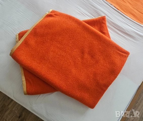 Две оранжеви одеала р.180/130, снимка 2 - Олекотени завивки и одеяла - 51785867
