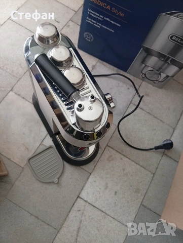 Продавам кафемашина DeLonghi Dedica EC685, снимка 2 - Кафемашини - 53825408