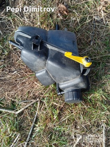 Продавам казанче антифриз за Мерцедес а класа