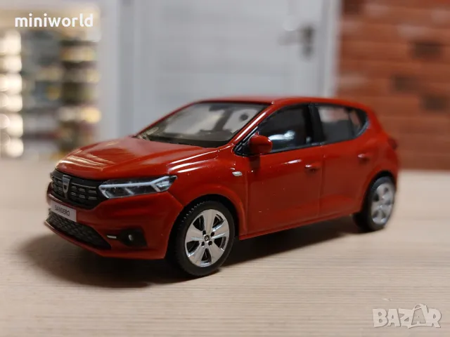 Dacia Sandero III 2020 - мащаб 1:43 на Norev моделът е нов в PVC дисплей-кейс