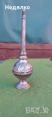 Стар съд за розово масло,вода,конкум